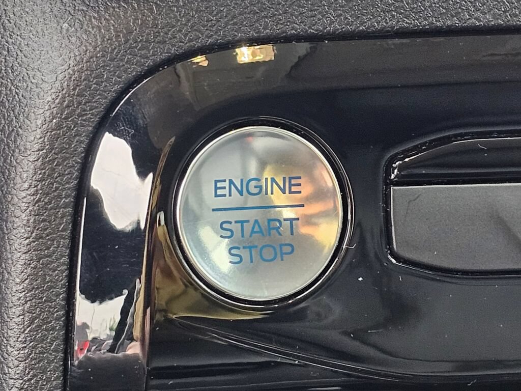 Certified 2025 Ford Escape Platinum AWD/4WD image 30