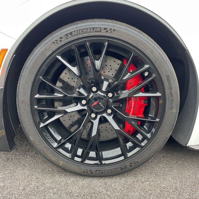 Used 2018 Chevrolet Corvette Z06 RWD image 11