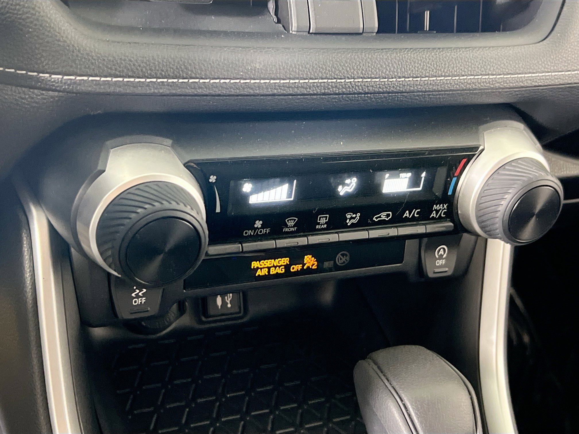 Used 2019 Toyota RAV4 LE w/ All Weather Liner Package AWD/4WD image 15