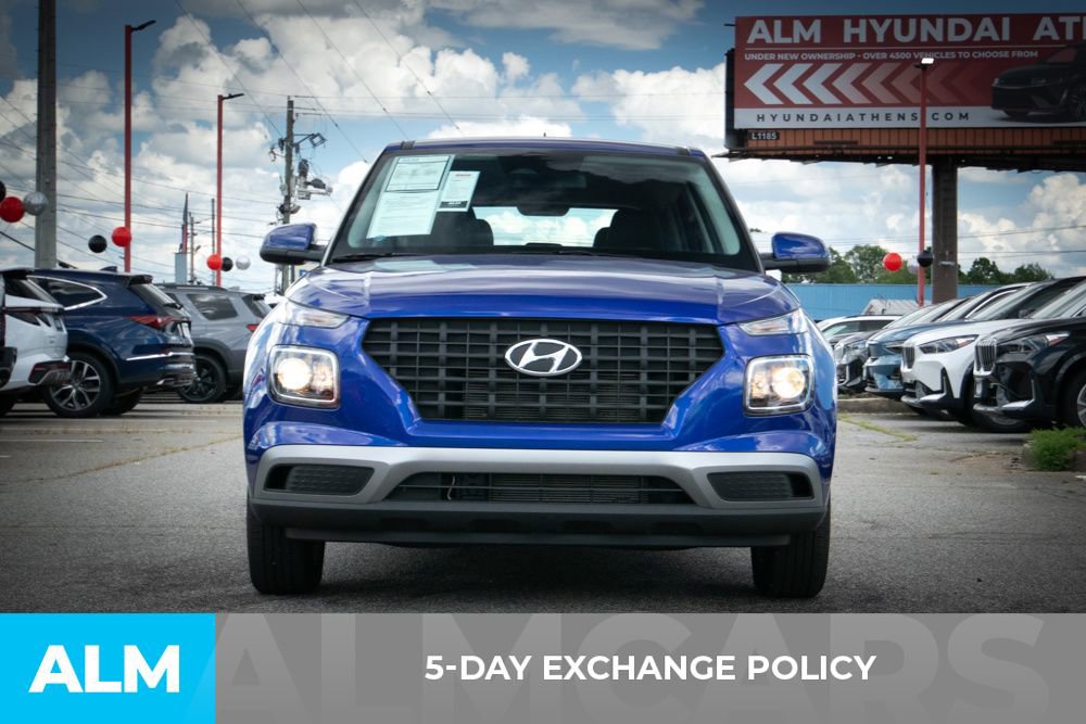 Certified 2025 Hyundai Venue SE image 4