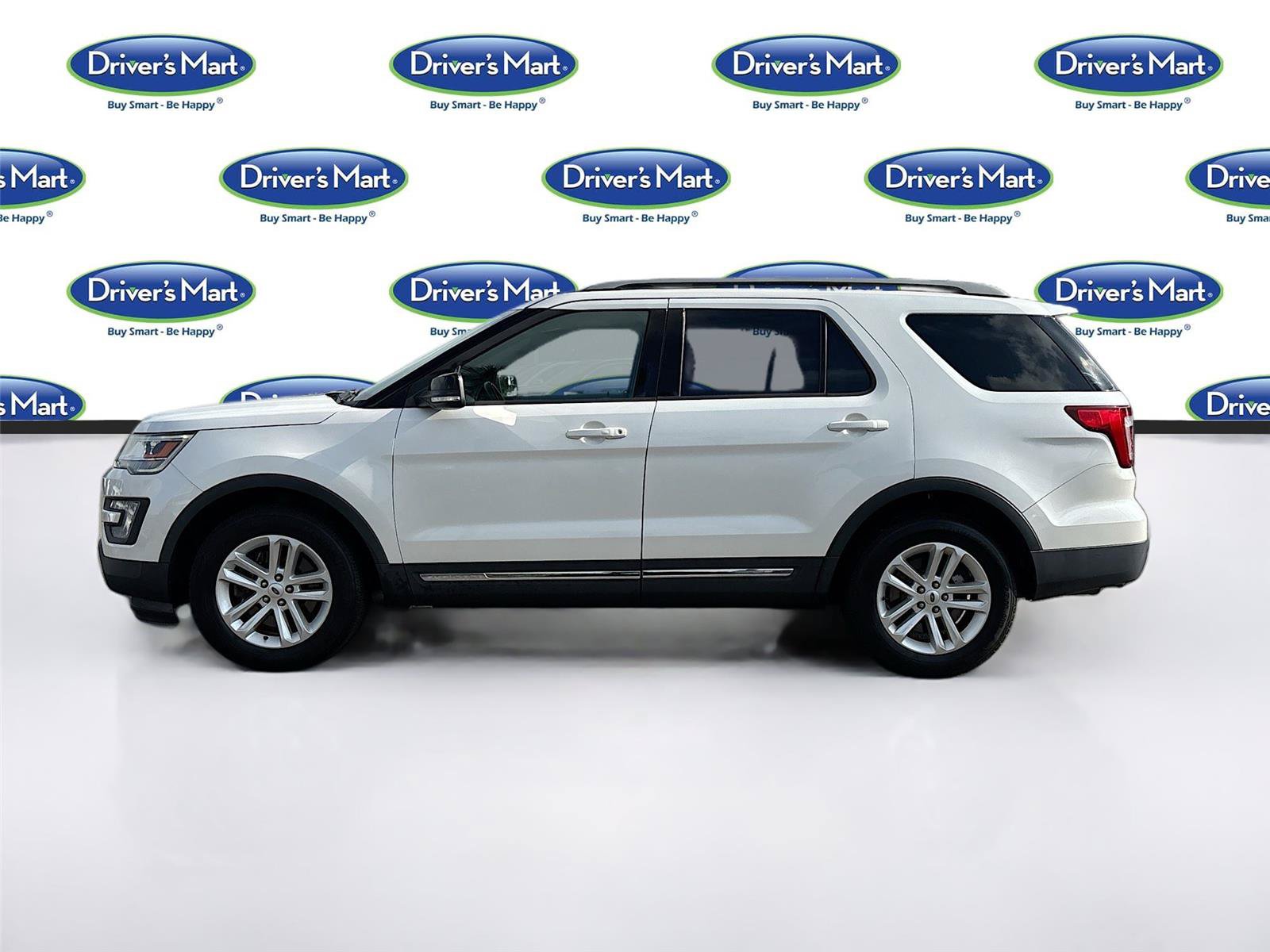 Used 2017 Ford Explorer XLT FWD image 4