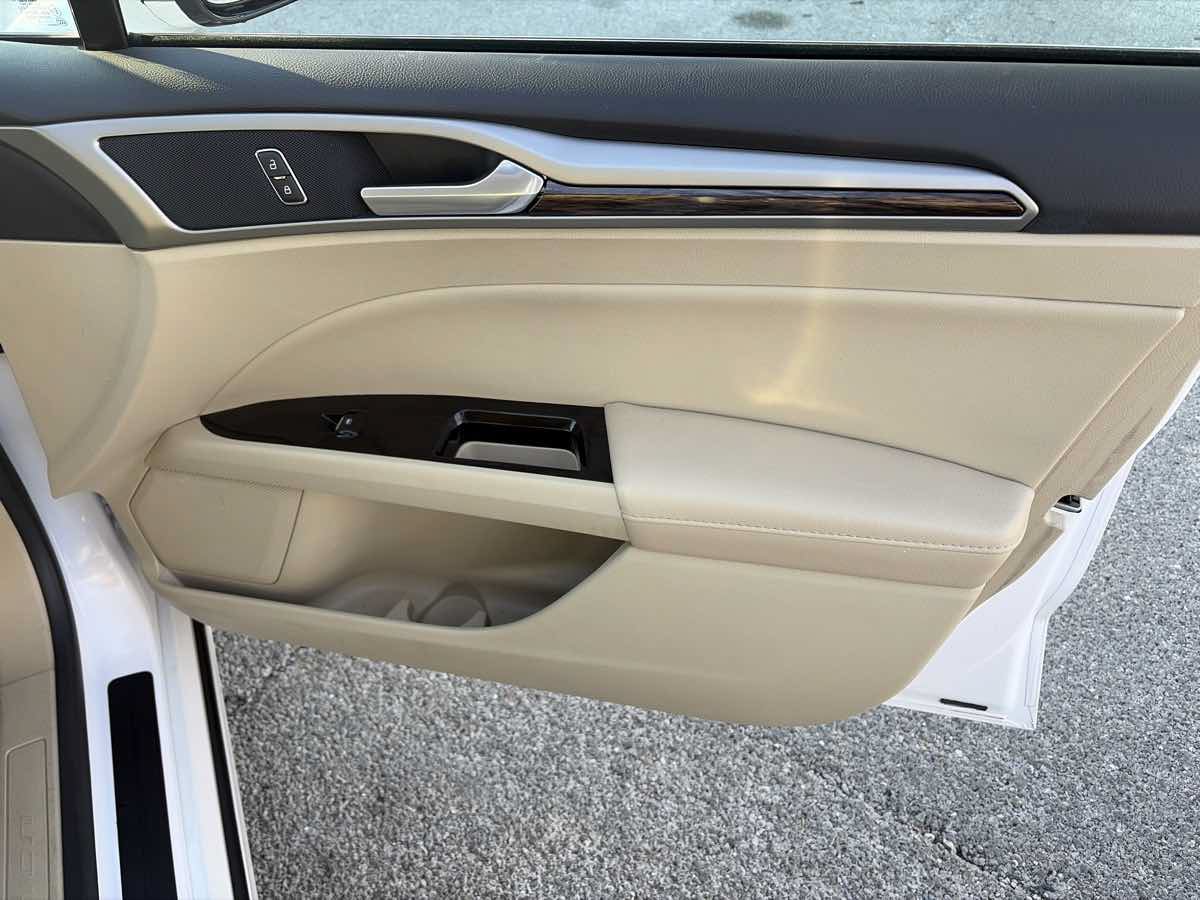 Used 2013 Ford Fusion SE FWD image 27