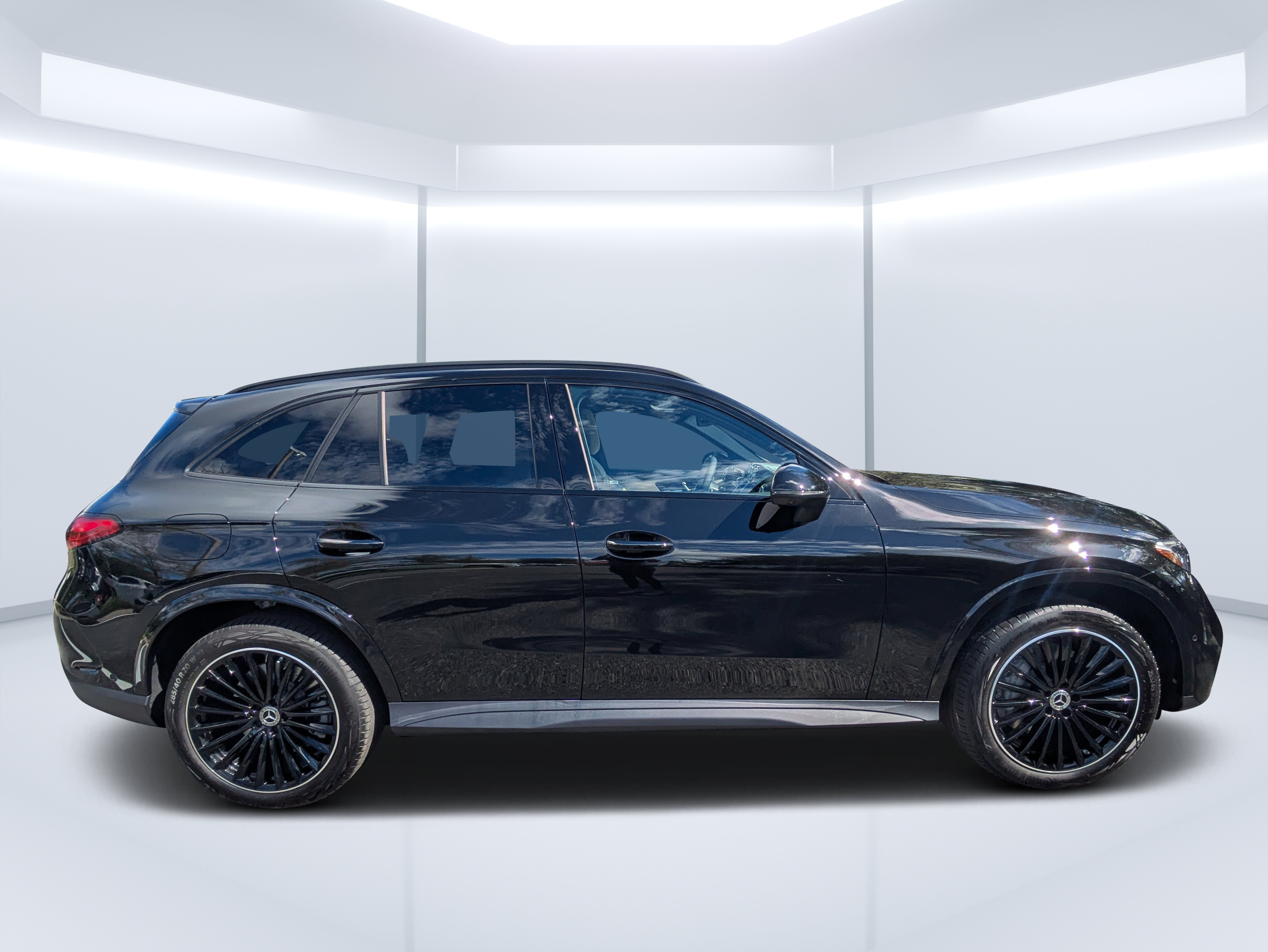 New 2027 Mercedes-Benz GLC 350e 4MATIC image 2