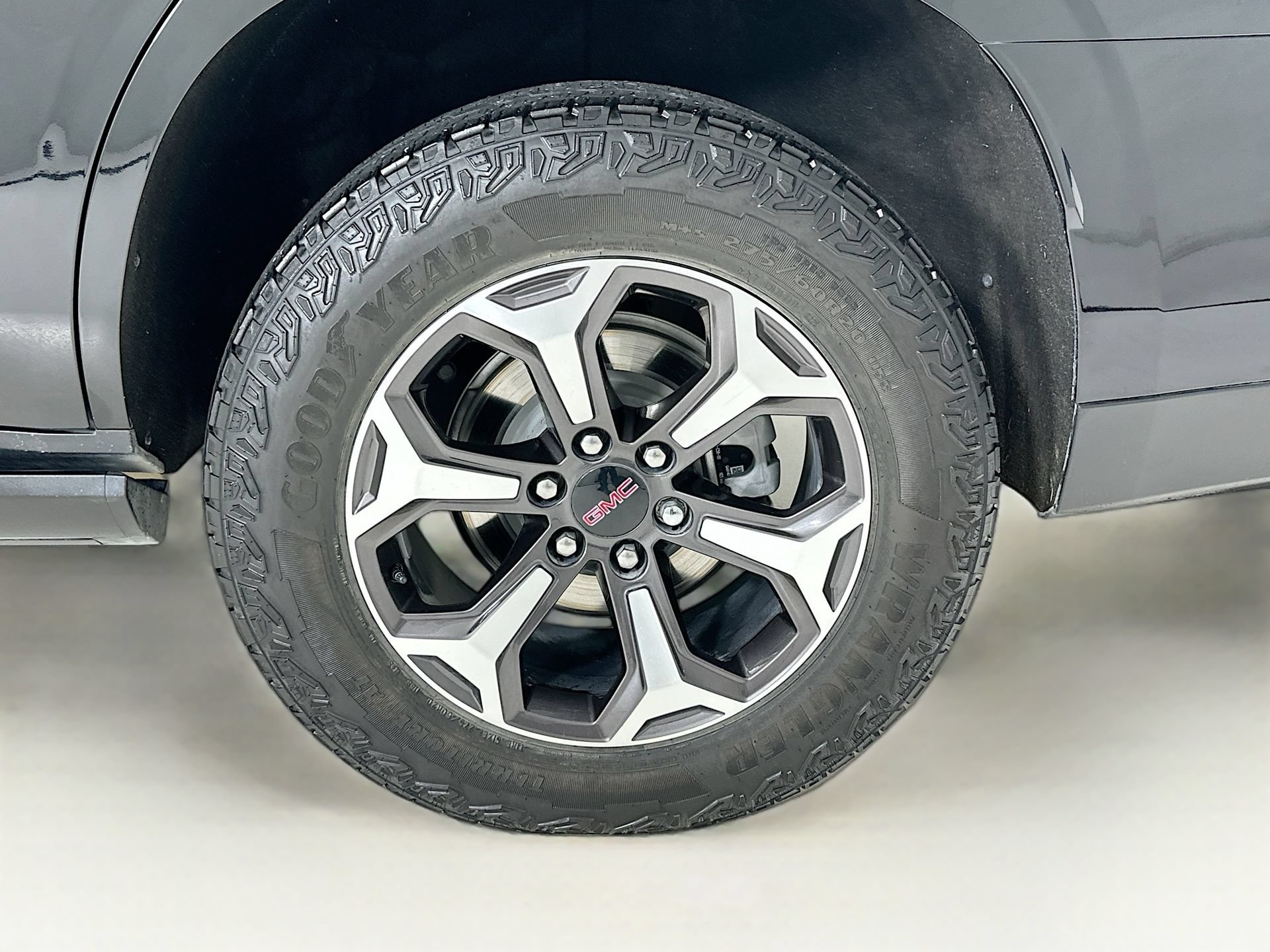 Used 2025 GMC Yukon AT4 Ultimate AWD/4WD image 34