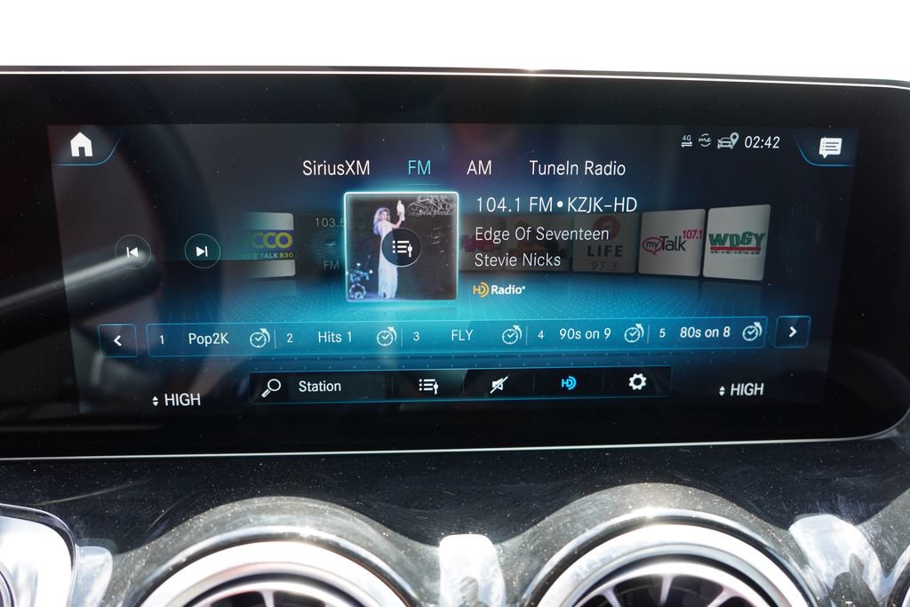 Used 2022 Mercedes-Benz GLB 250 4MATIC image 27