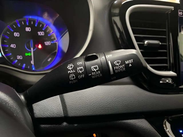 Used 2025 Chrysler Pacifica Select FWD image 37
