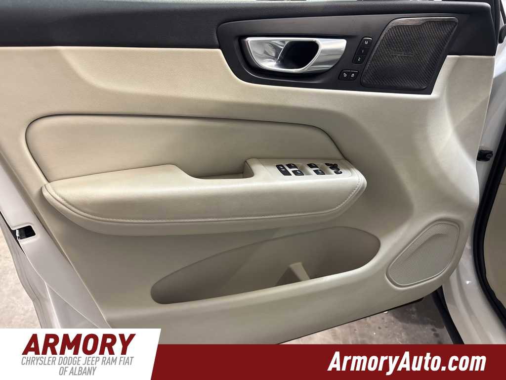 Used 2024 Volvo XC60 B5 Plus image 7