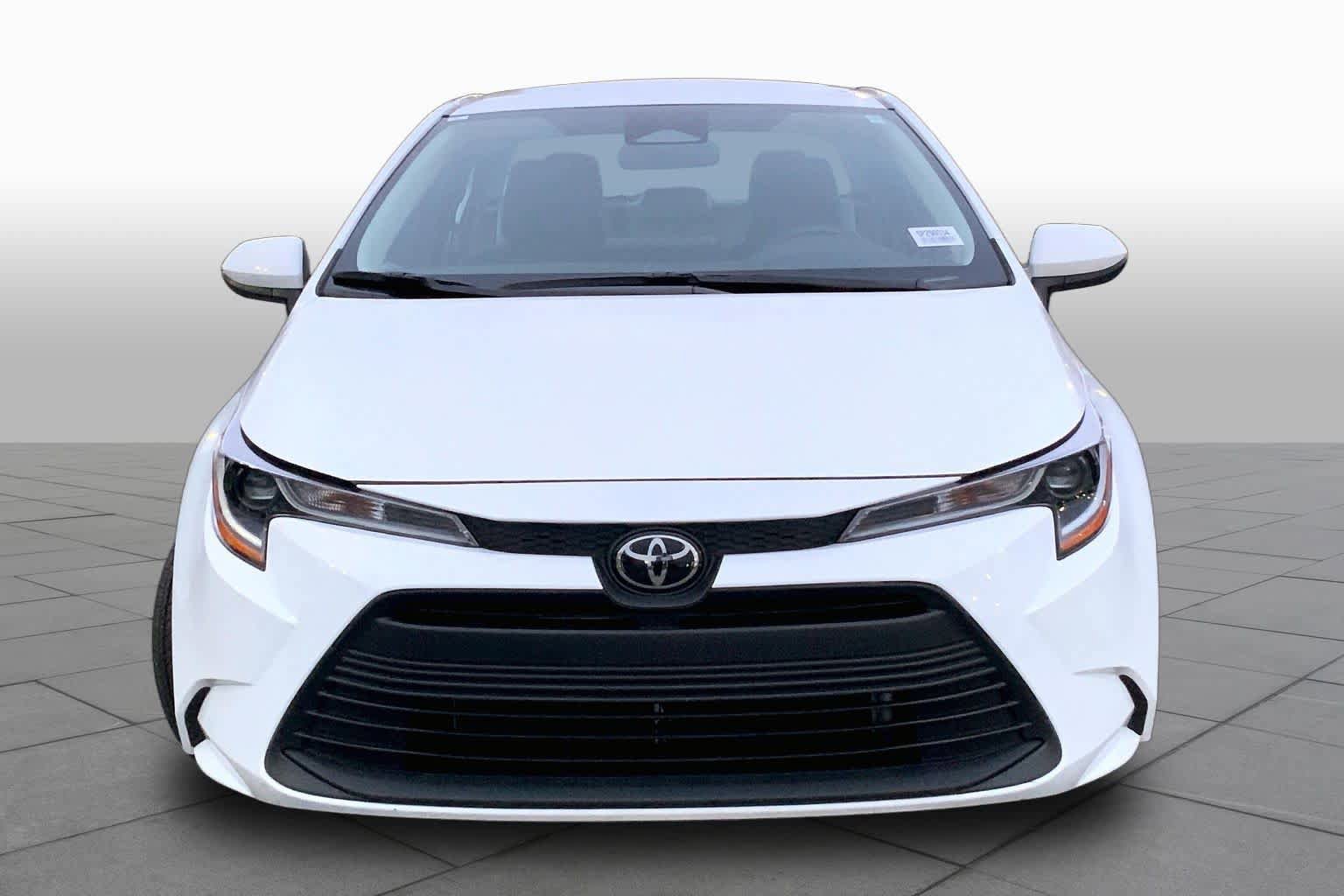 Used 2025 Toyota Corolla LE FWD image 4