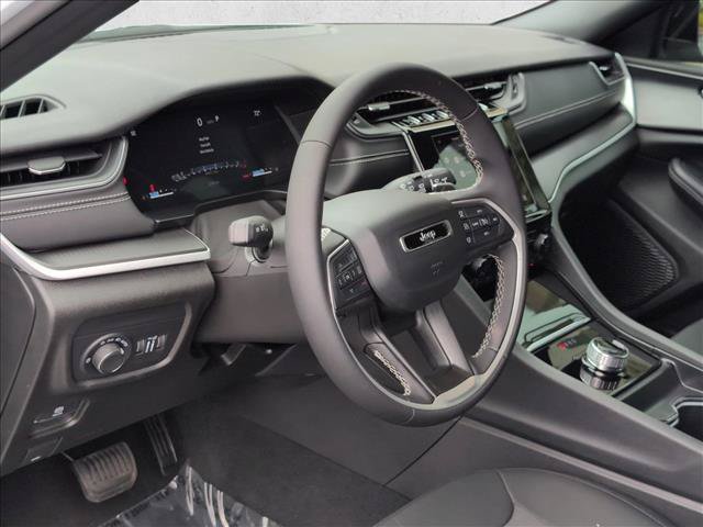 Used 2025 Jeep Grand Cherokee L Laredo RWD image 10