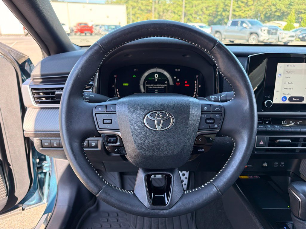 Used 2025 Toyota Camry SE w/ Convenience Package FWD image 15