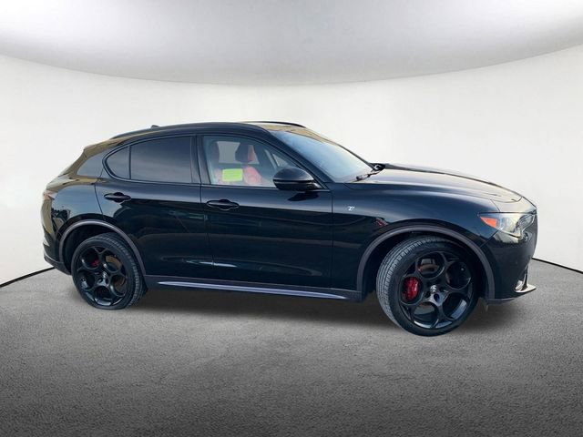 Used 2024 Alfa Romeo Stelvio Ti w/ Performance Driving Package AWD/4WD image 14