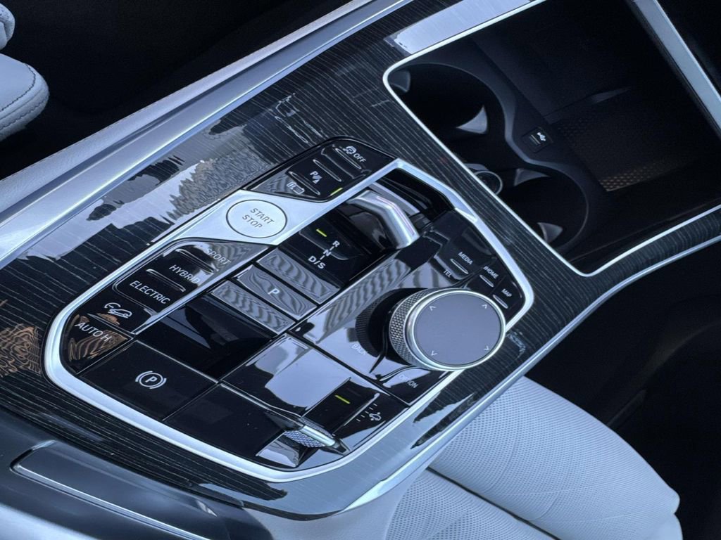 Used 2025 BMW X5 xDrive50e w/ M Sport Package image 26