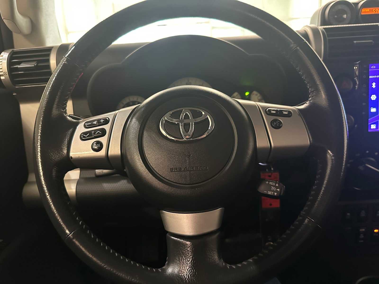 Used 2014 Toyota FJ Cruiser 4WD w/ Upgrade Package image 11