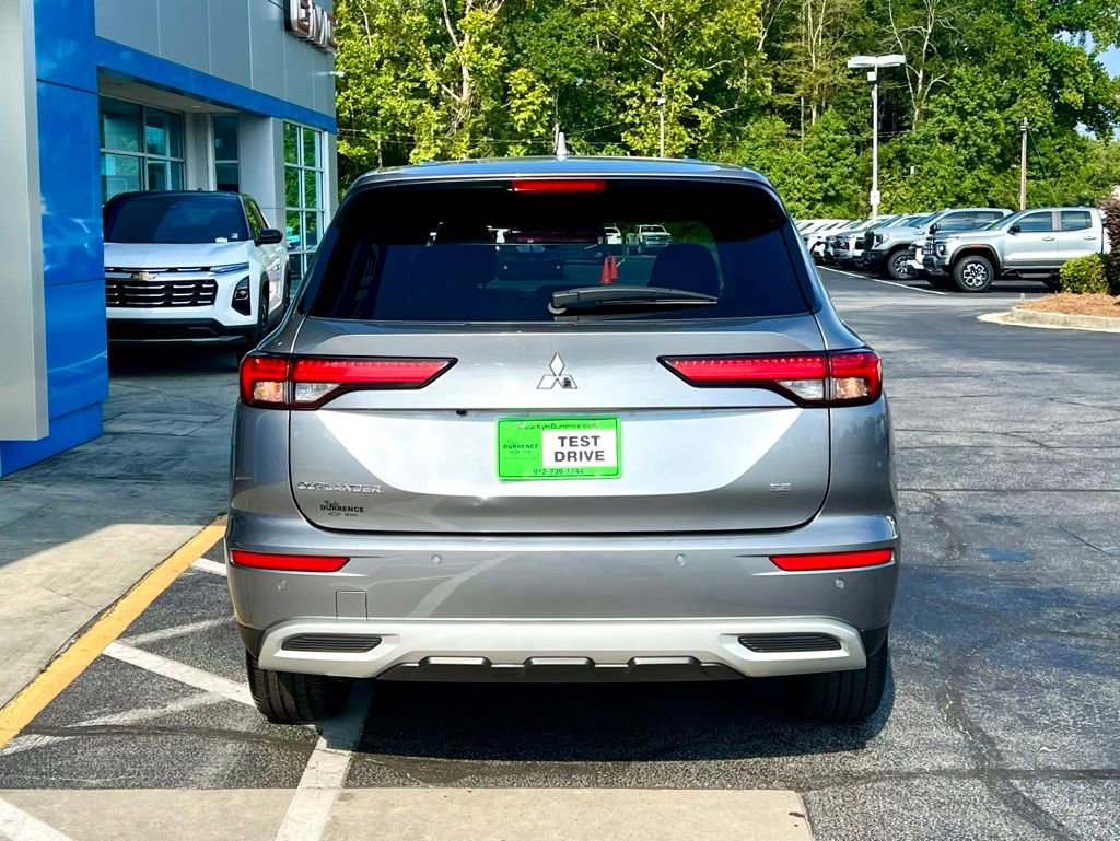 Used 2024 Mitsubishi Outlander SE image 5