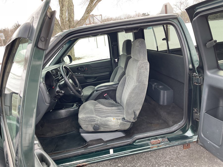 Used 2002 Chevrolet S10 Pickup LS w/ LS Preferred Equipment Group AWD/4WD image 29