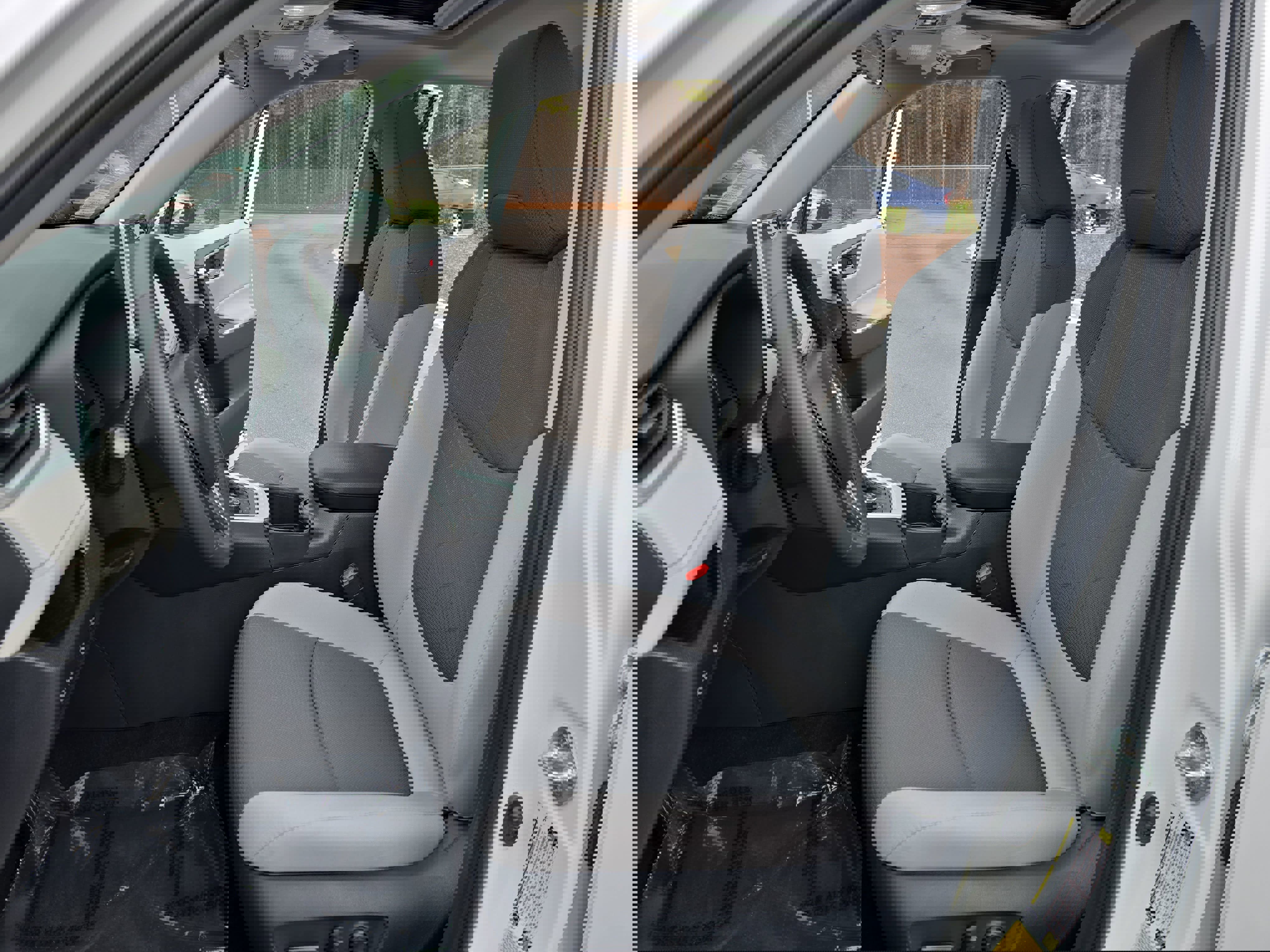 Used 2024 Toyota RAV4 XLE w/ Convenience Package image 14