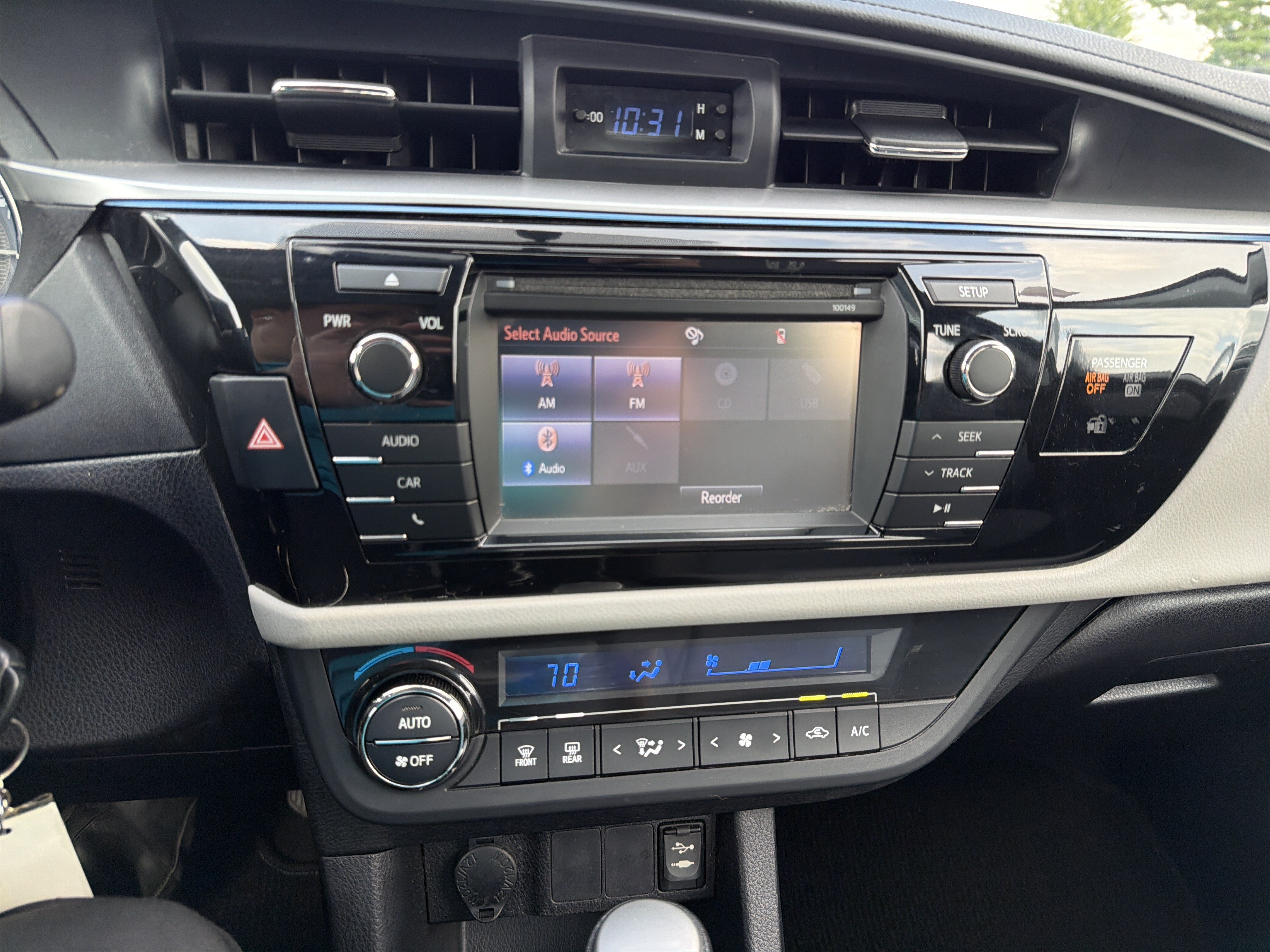 Used 2015 Toyota Corolla LE w/ Body Protection Package #1 FWD image 16