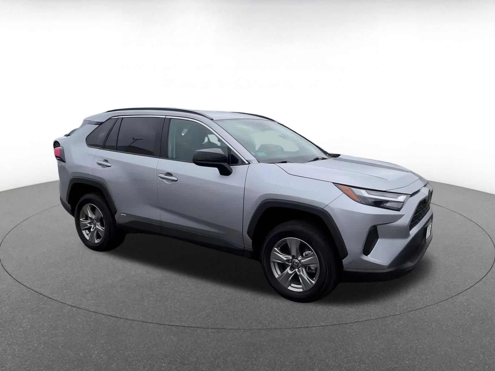 Used 2025 Toyota RAV4 LE video 2