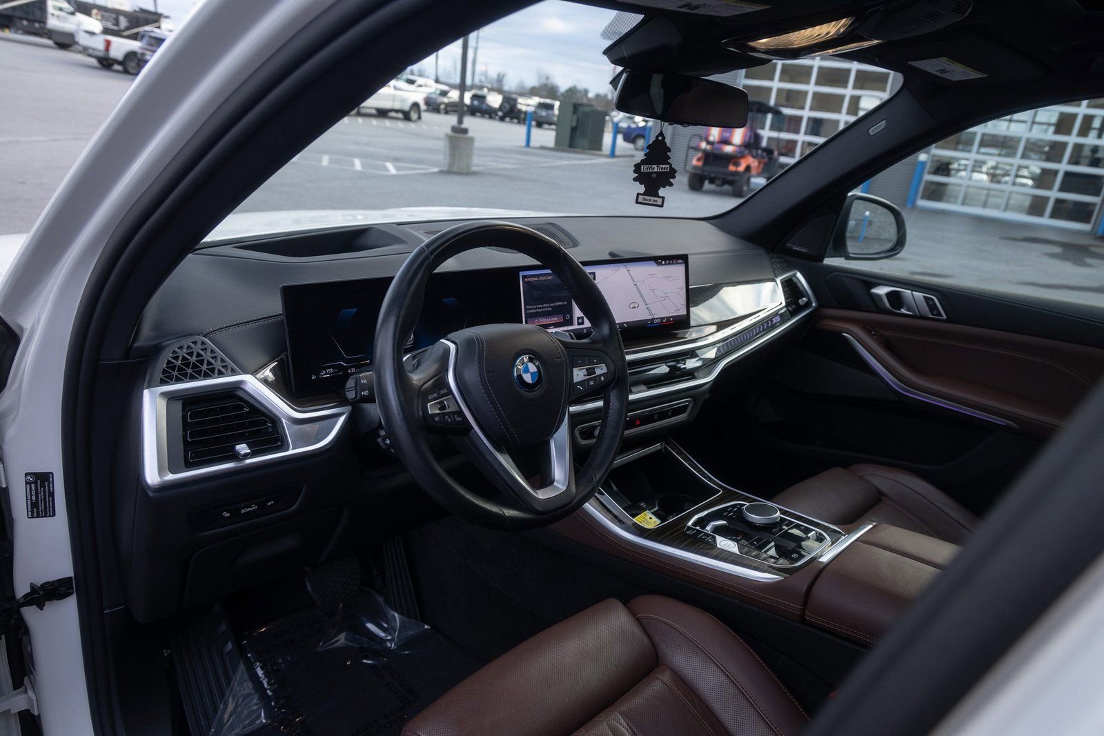 Used 2025 BMW X5 xDrive50e AWD/4WD image 13