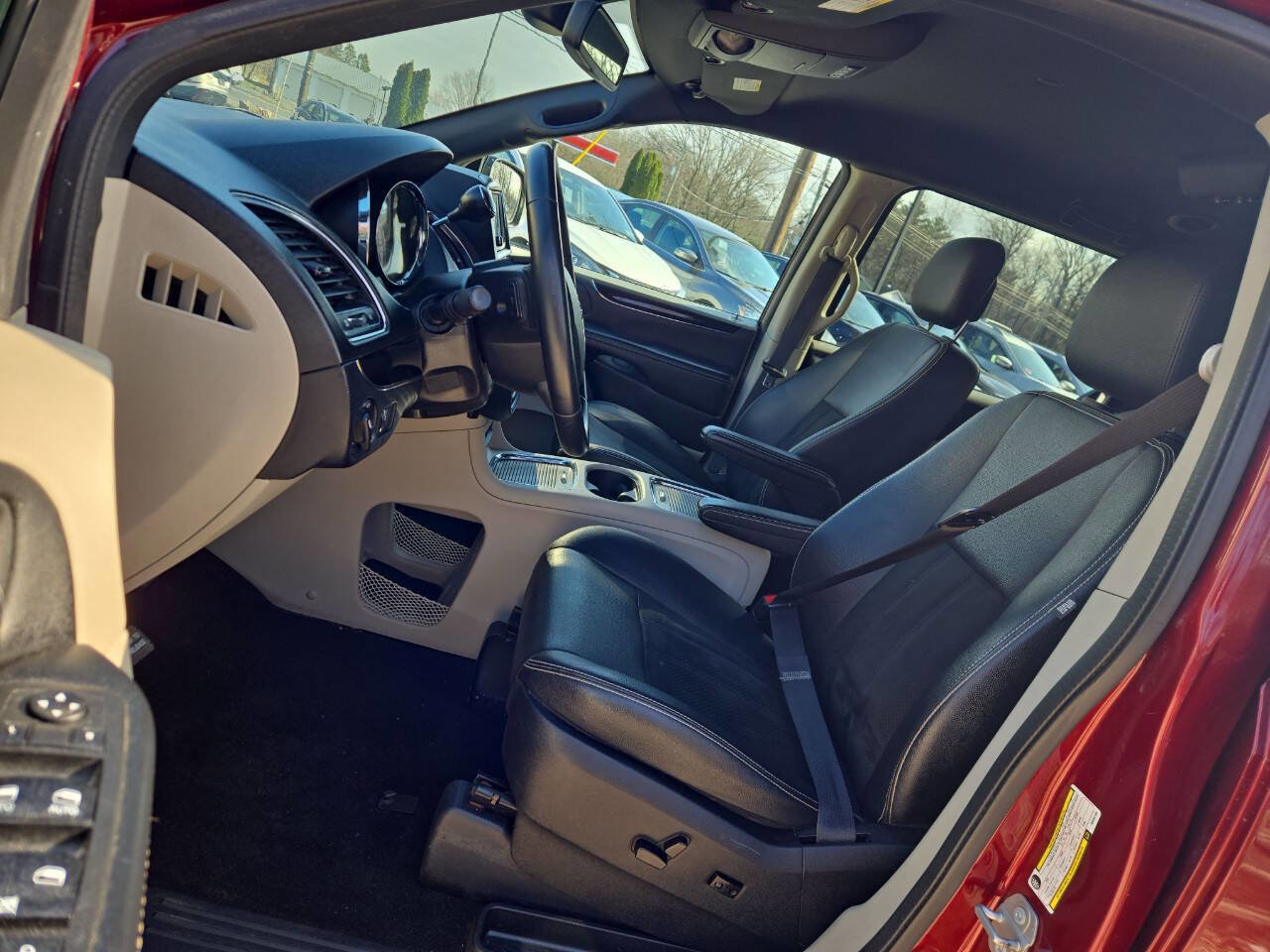 Used 2019 Dodge Grand Caravan SXT image 19