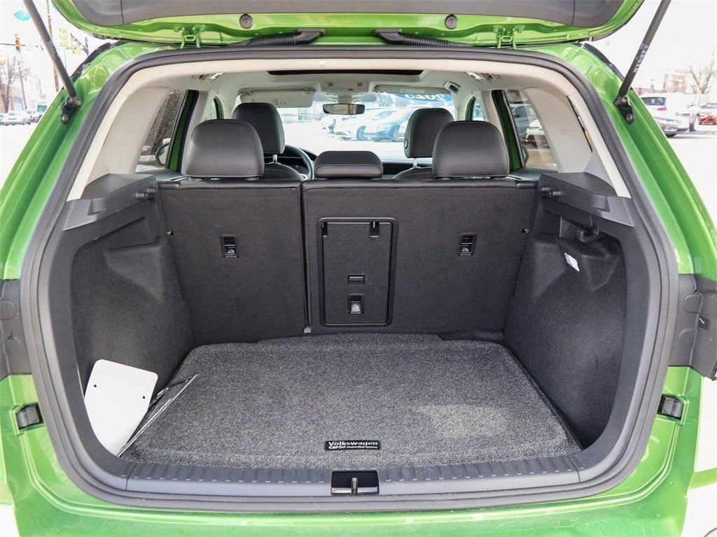 New 2025 Volkswagen Taos SE image 9