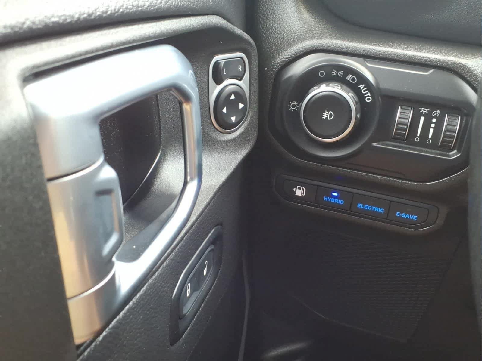 Used 2022 Jeep Wrangler Unlimited Sahara w/ Cold Weather Group AWD/4WD image 24