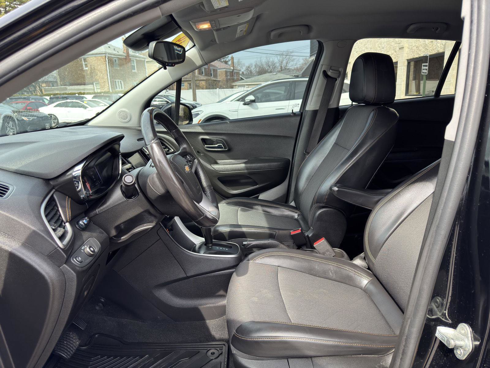 Used 2019 Chevrolet Trax LT w/ LT Convenience Package AWD/4WD image 18