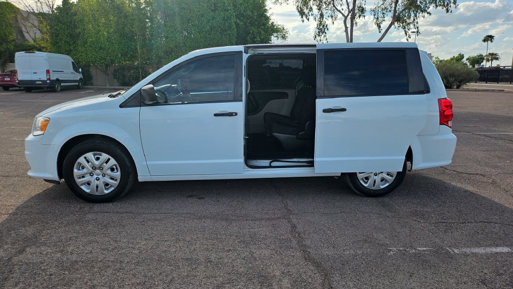Used 2019 Dodge Grand Caravan SE FWD image 23