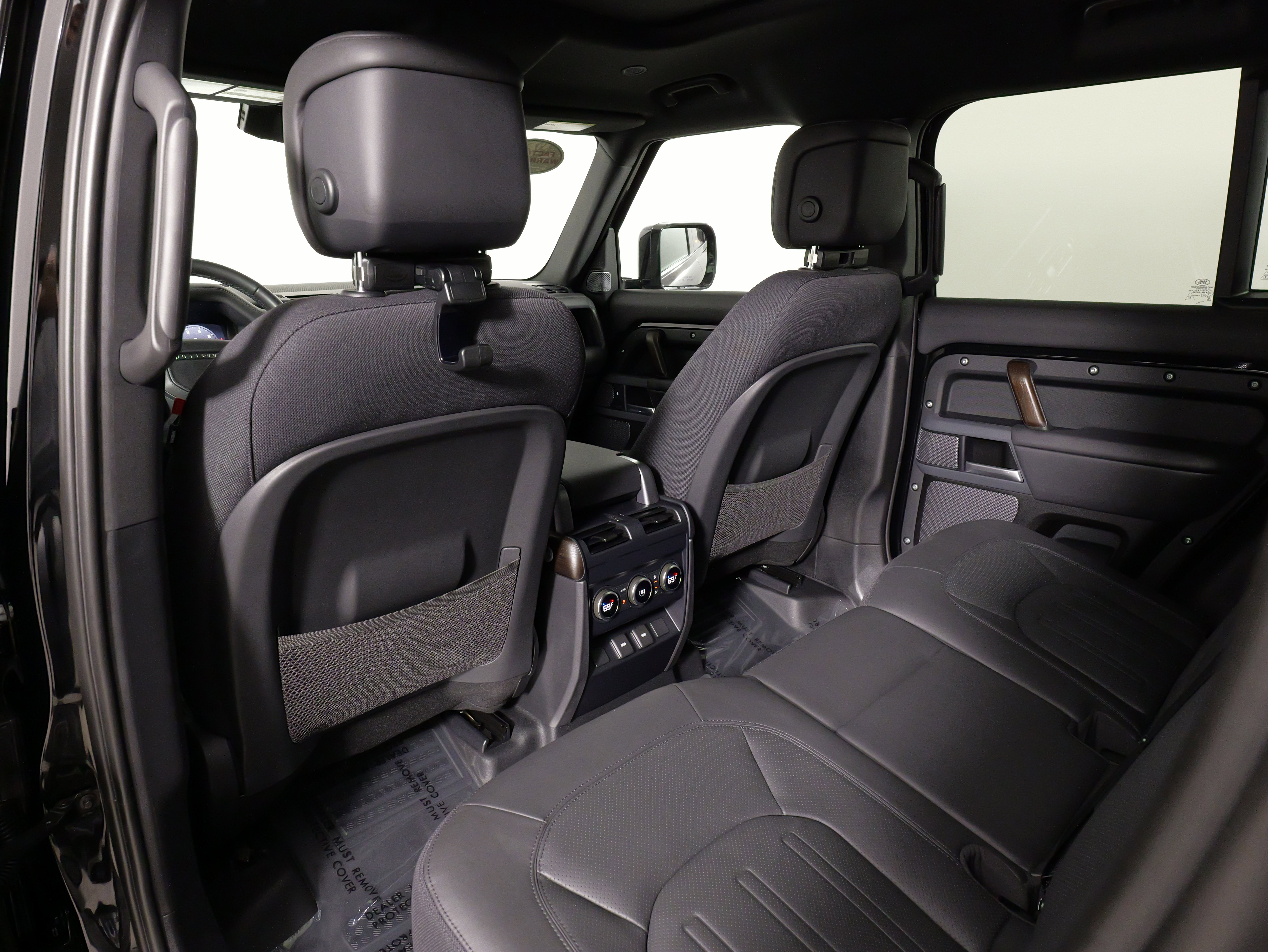 Used 2023 Land Rover Defender 110 X AWD/4WD image 39