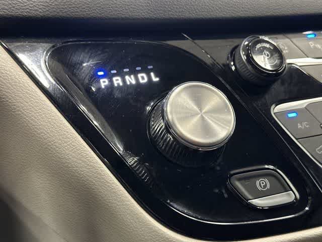 Used 2024 Chrysler Pacifica Touring-L FWD image 24