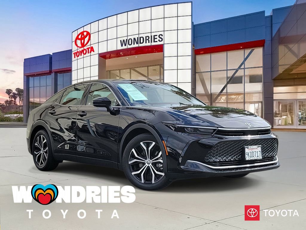 Used 2023 Toyota Crown XLE image 1