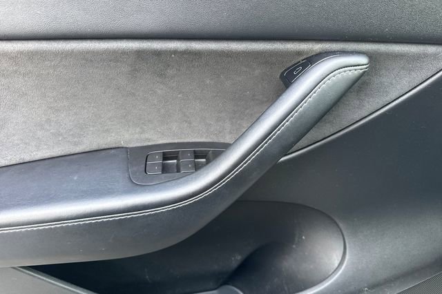 Used 2021 Tesla Model Y Long Range image 10