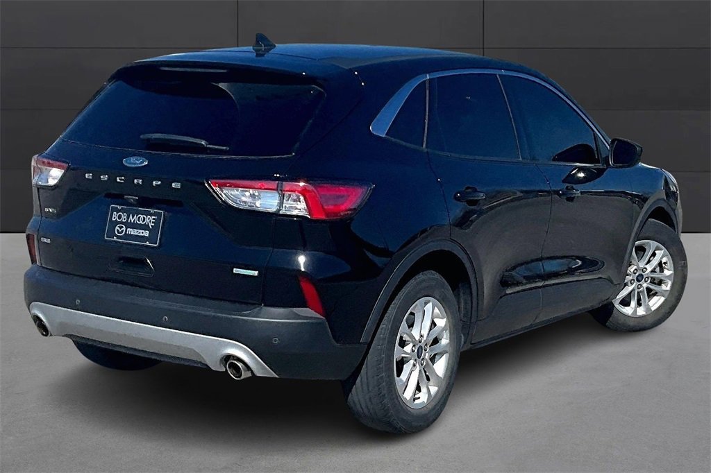 Used 2020 Ford Escape SE image 2