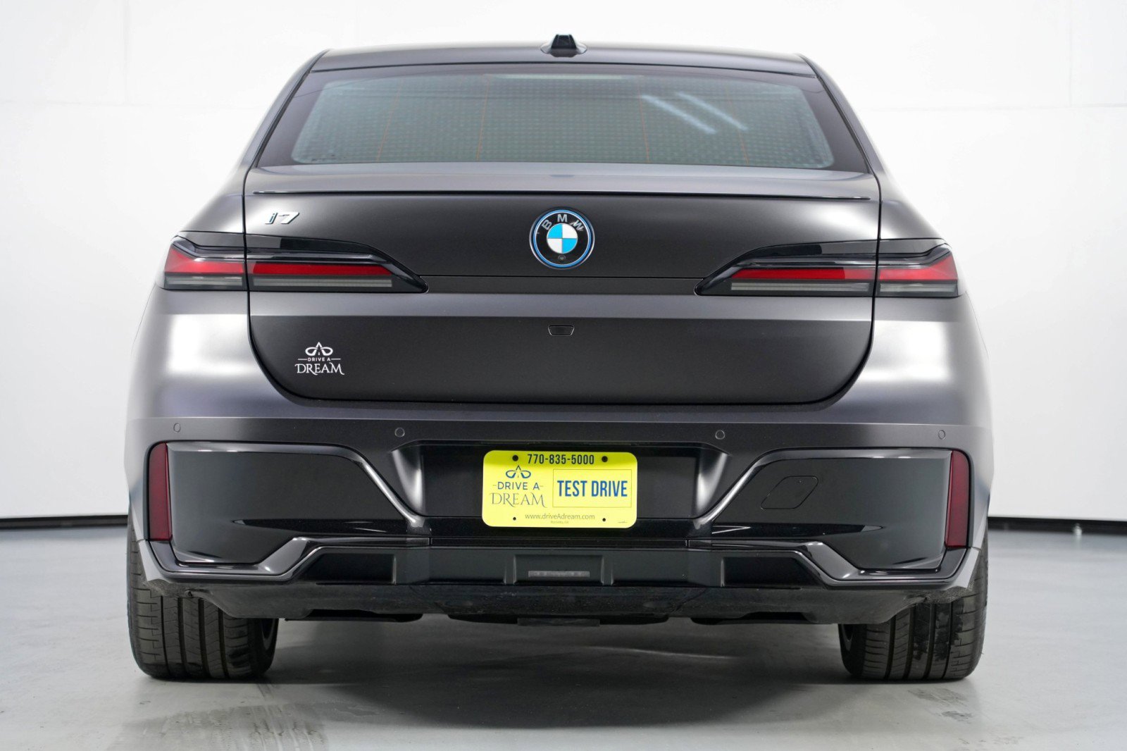 Used 2023 BMW i7 xDrive60 w/ Parking Assistance Package image 11