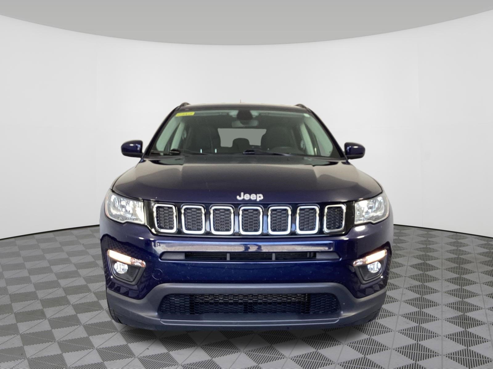 Used 2019 Jeep Compass Latitude image 2