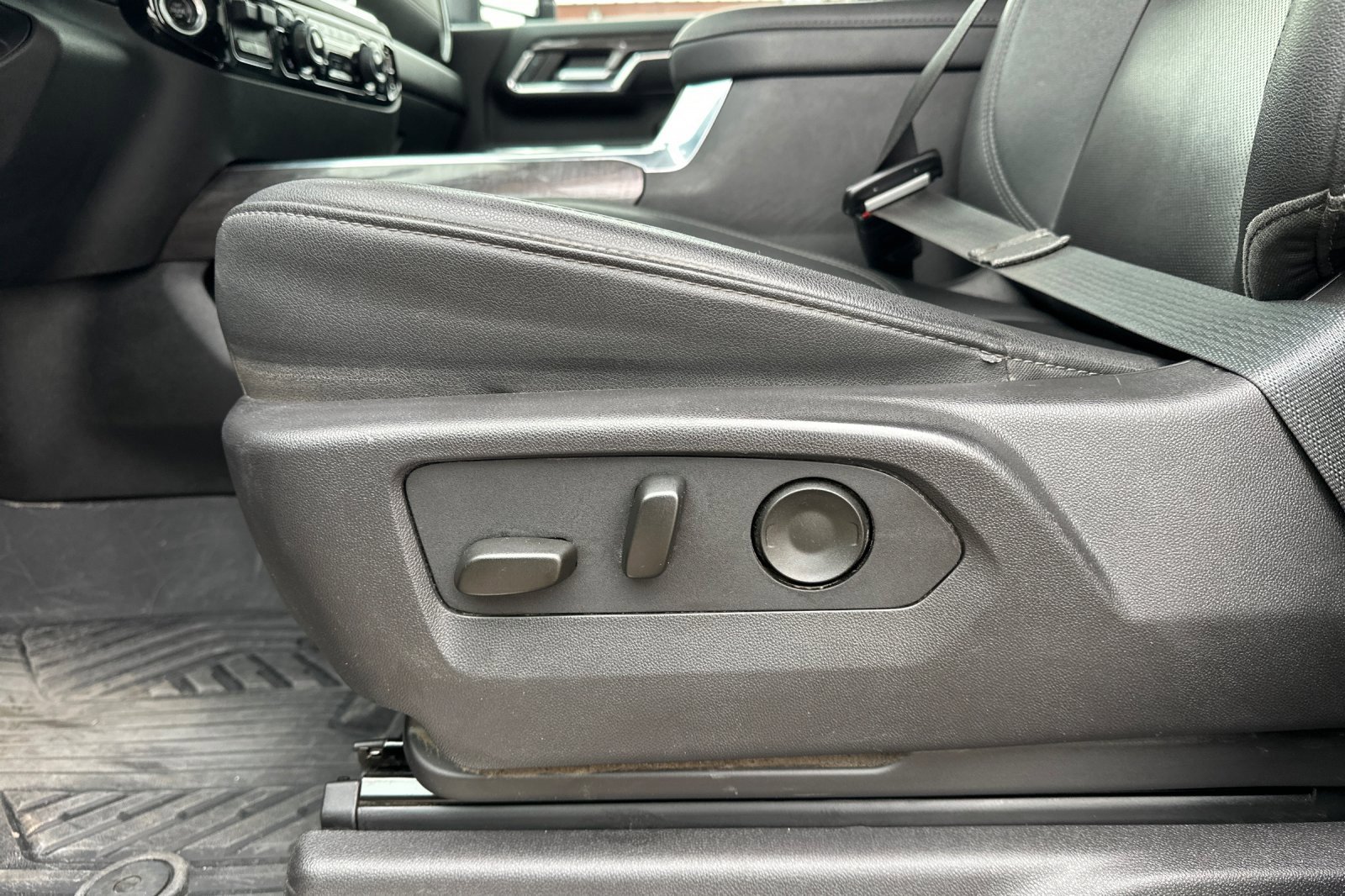 Used 2024 Chevrolet Silverado 2500 LTZ w/ LTZ Premium Package image 12