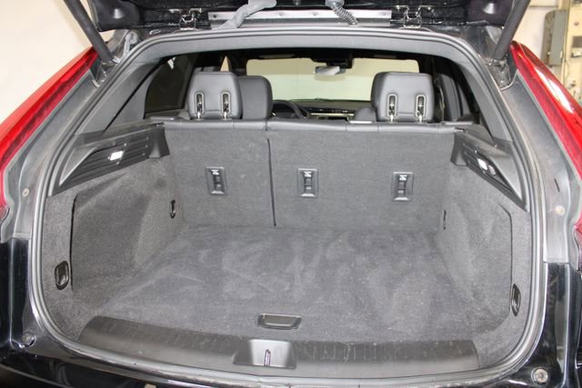 Certified 2023 Cadillac XT4 Luxury w/ Cold Weather Package image 25