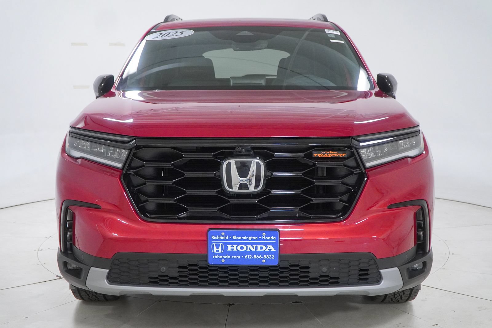 Certified 2025 Honda Pilot TrailSport image 3