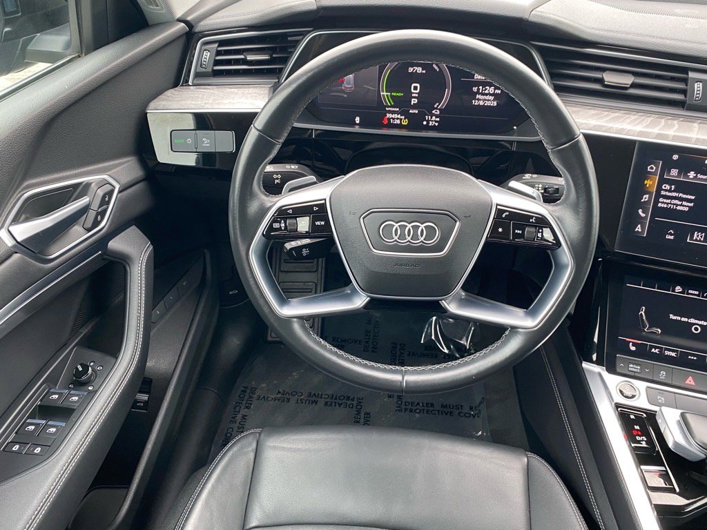Used 2022 Audi e-tron Premium image 7