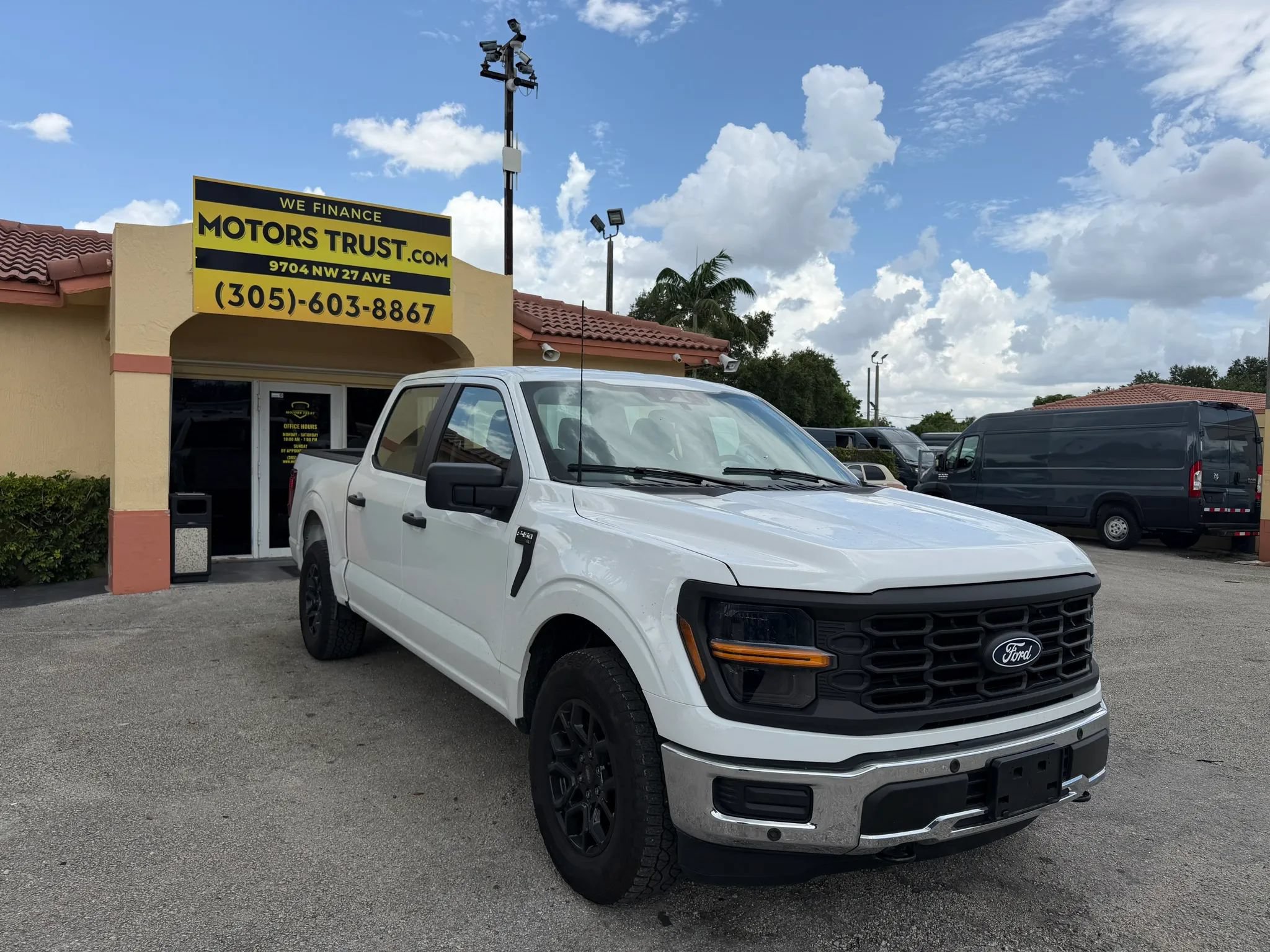 Used 2024 Ford F150 XL w/ Tow/Haul Package RWD image 8