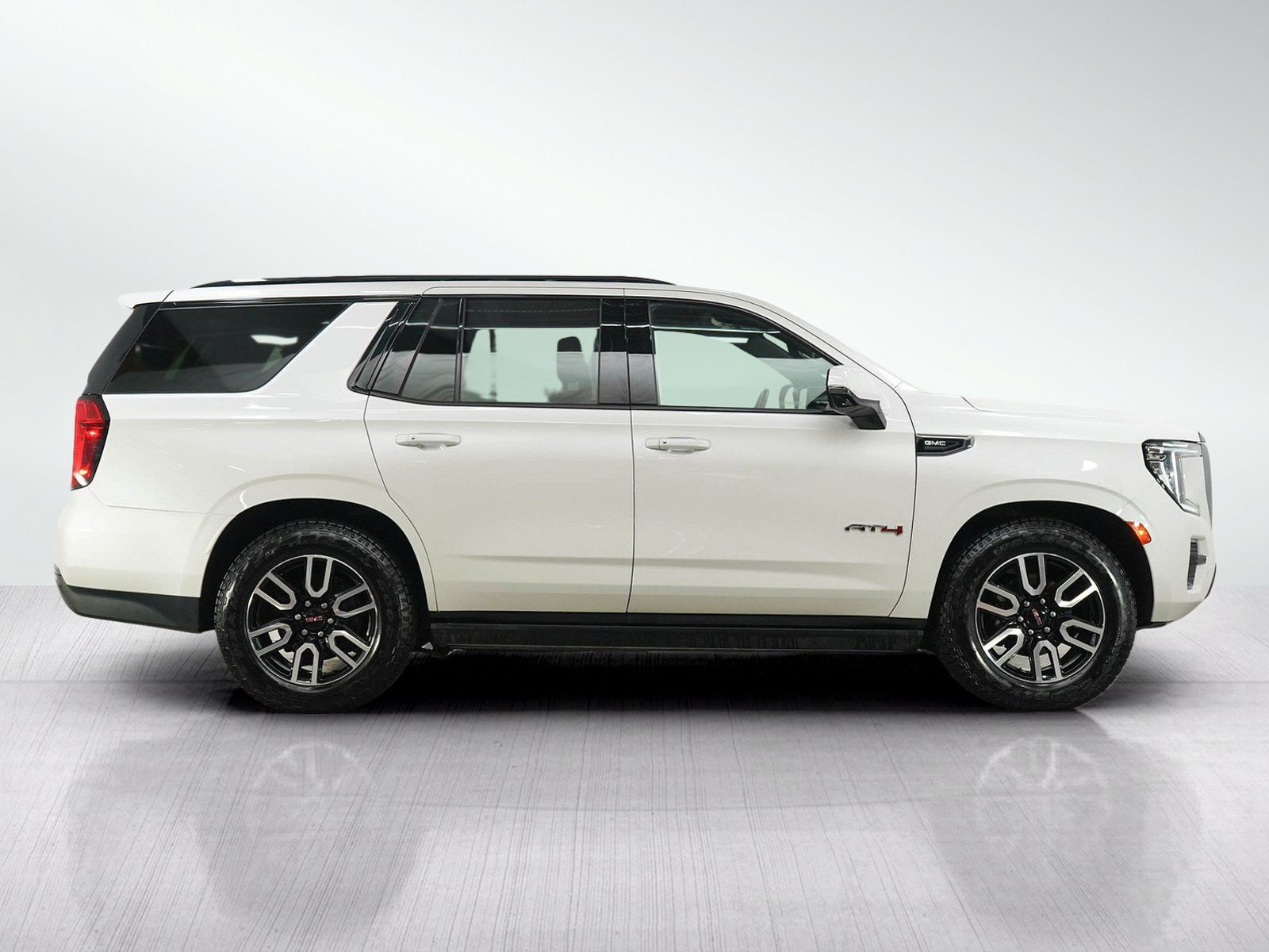 Used 2021 GMC Yukon AT4 w/ AT4 Premium Plus Package AWD/4WD image 6