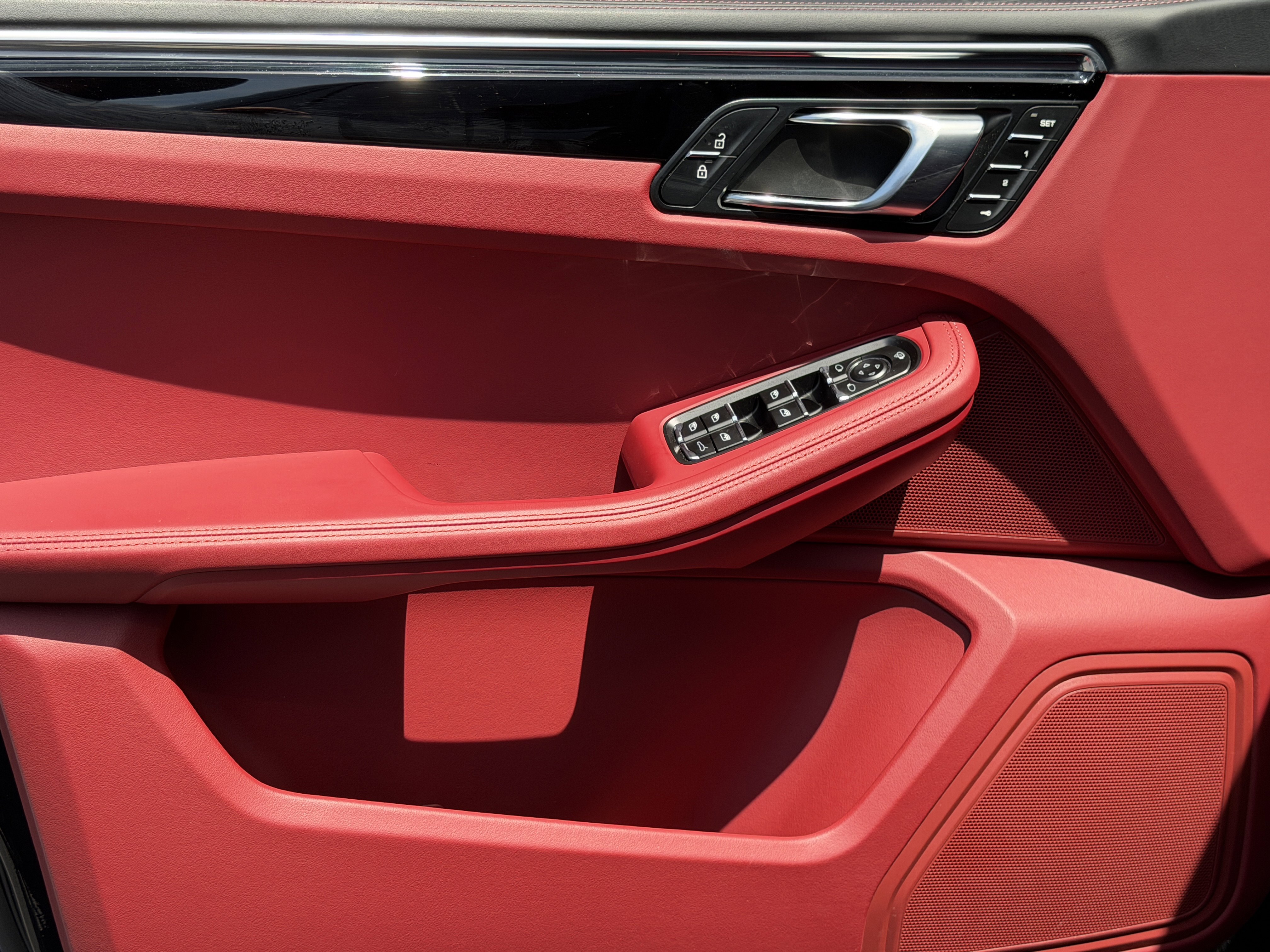 Certified 2025 Porsche Macan image 23