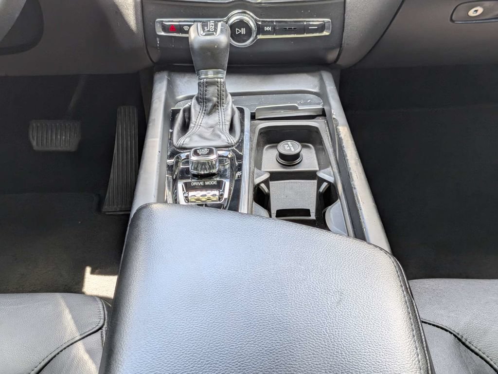 Used 2019 Volvo XC60 T5 Momentum FWD image 22