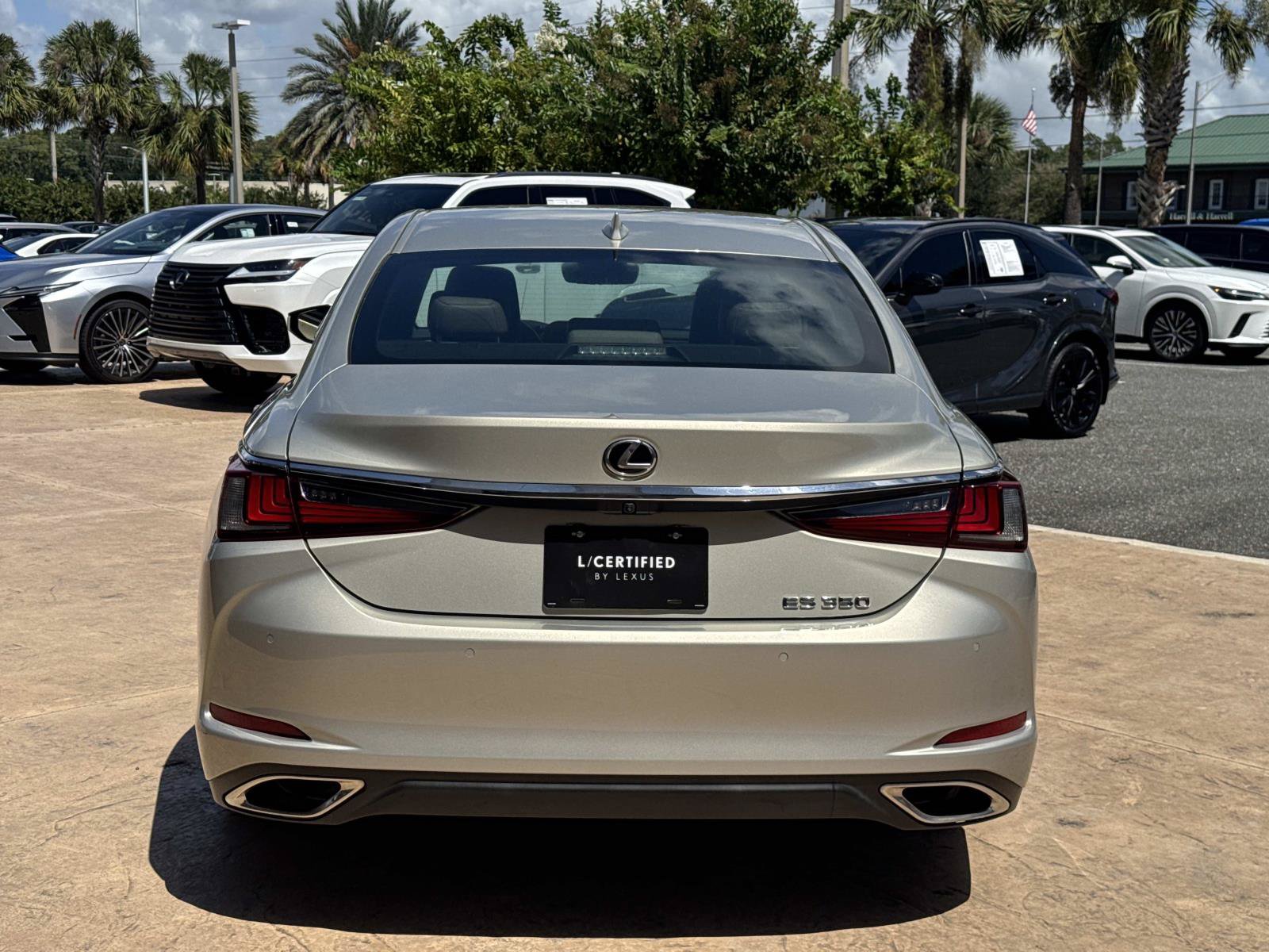 Used 2023 Lexus ES 350 w/ Premium Package FWD image 4