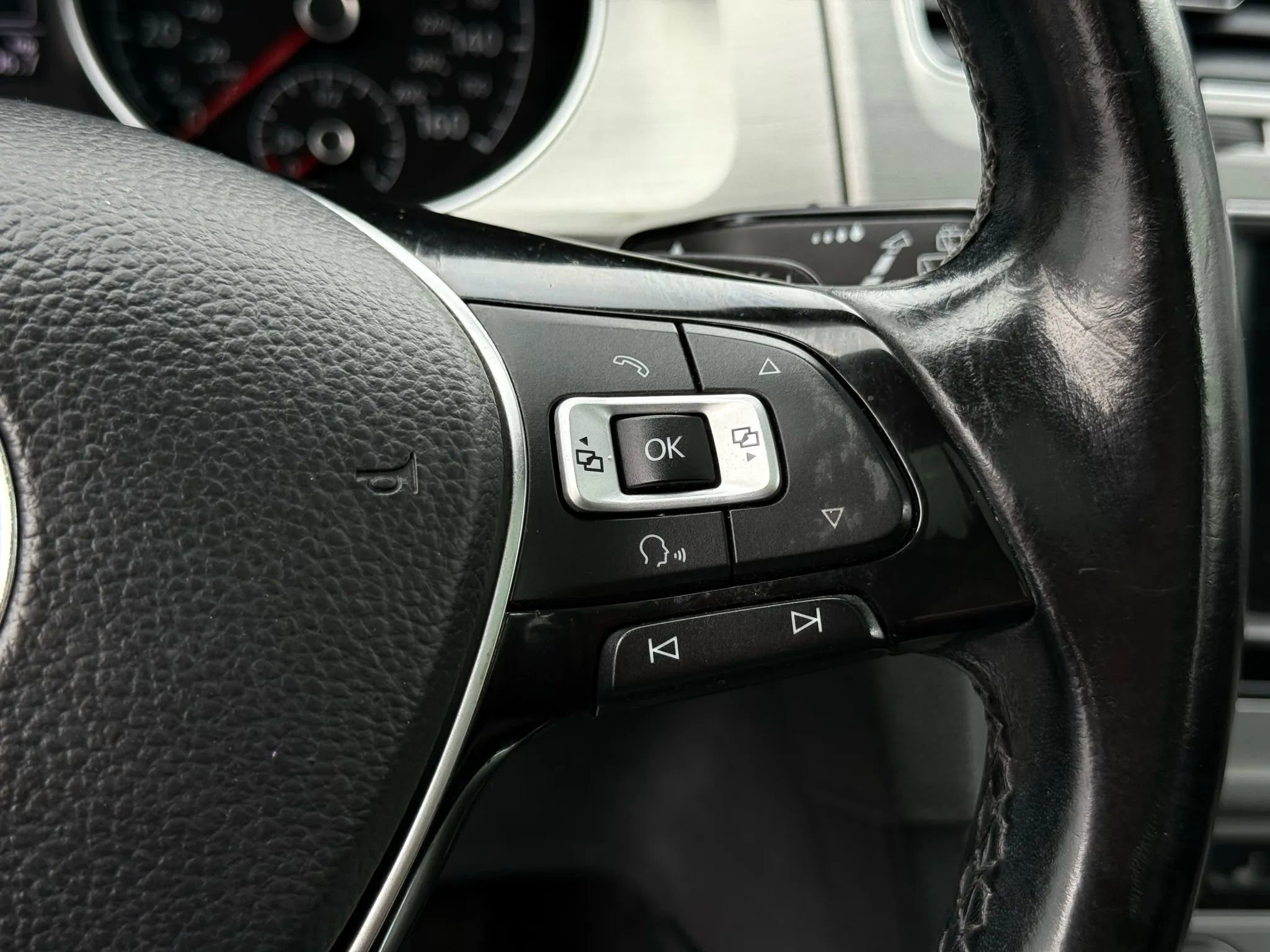 Used 2016 Volkswagen Golf Limited Edition image 40