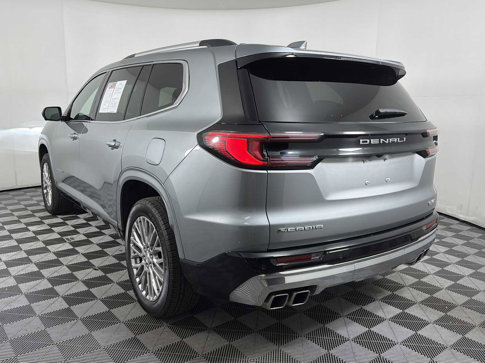 Used 2024 GMC Acadia Denali FWD image 4