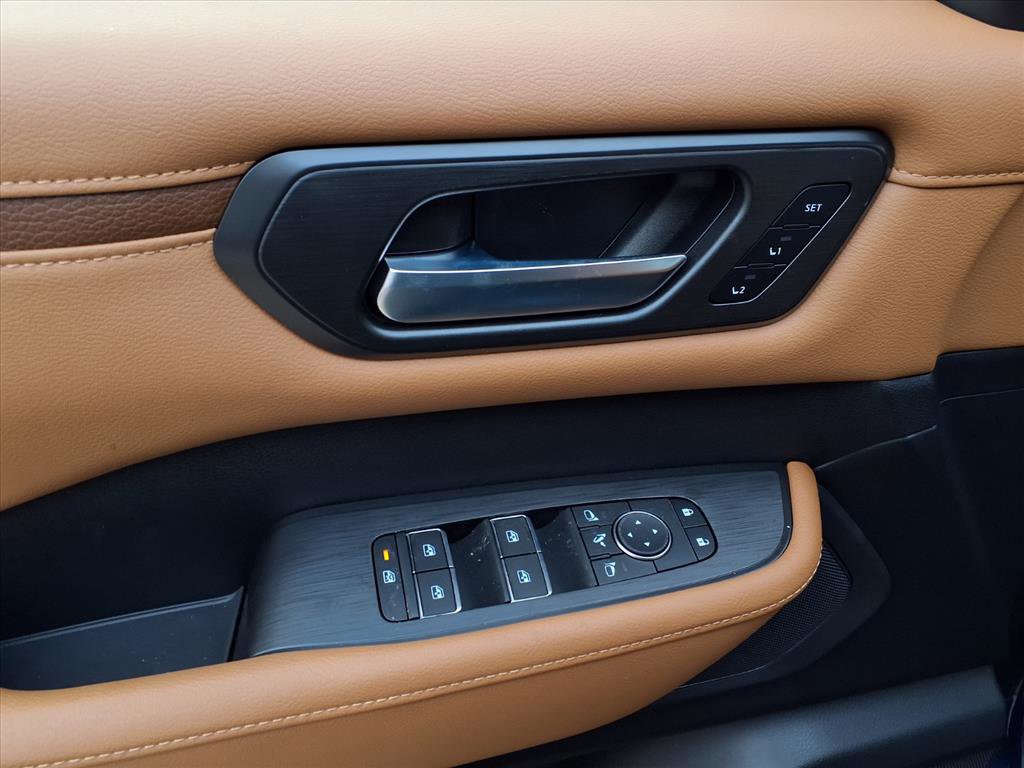 New 2026 Nissan Armada SL w/ Captain's Chari Seat Package image 10