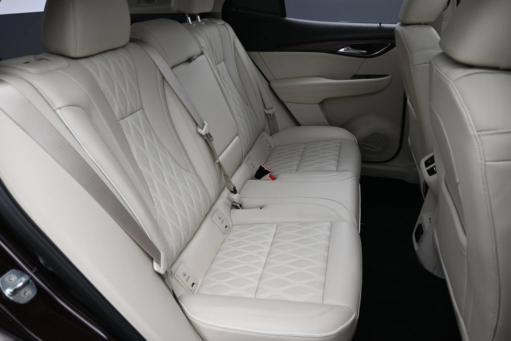 Used 2023 Buick Envision Avenir AWD/4WD image 32