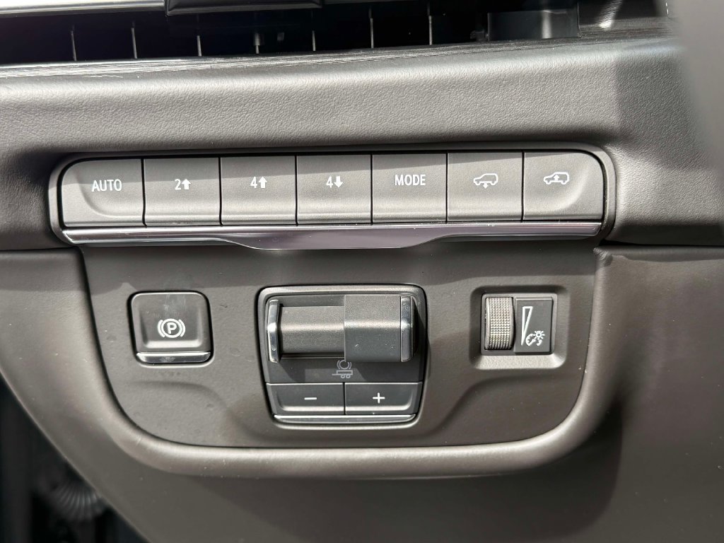 Certified 2025 Cadillac Escalade ESV Premium Luxury Platinum AWD/4WD image 30