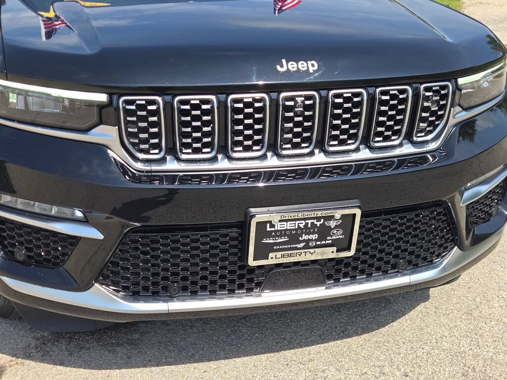 Certified 2025 Jeep Grand Cherokee Summit w/ Adv Protech Group IV AWD/4WD image 8